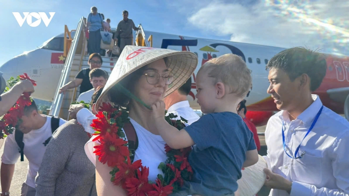Phu Quoc welcomes 220 Russian tourists as direct air route resumes